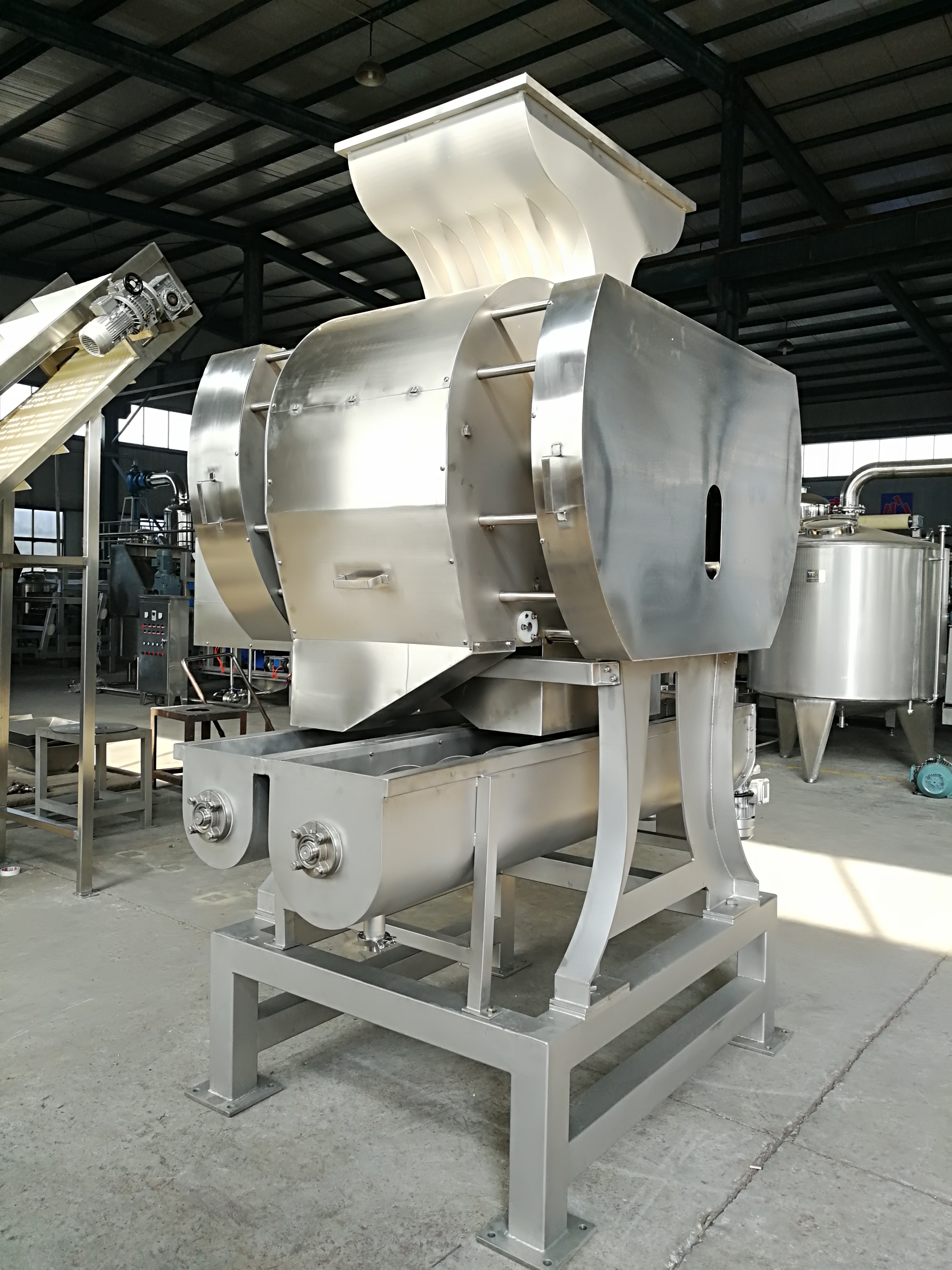 Industrial lemon juice extracting & extractor machine